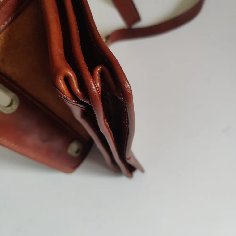Vera Pelle Leather Messenger bag
